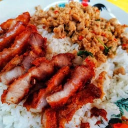 ข้าวสามชั้น +กระเพรา