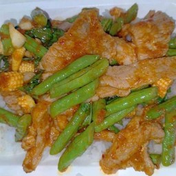 ข้าวผัดพริกแกงหมู