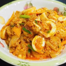 ปลาหมึกผัดไข่เค็ม