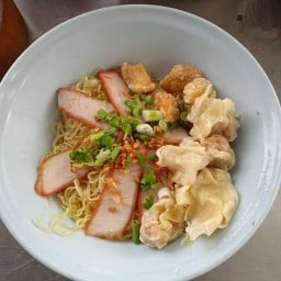 โก๋เอกบะหมี่เกี๊ยว