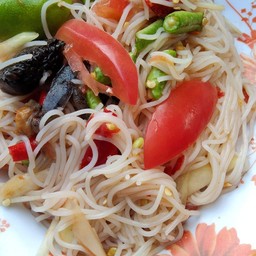 ตำซั่วขนมจีน