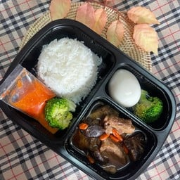 ข้าวหมูตุ๋นคุณนายตุ่ม