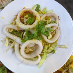 ยำปลาหมึก ซีฟู๊ด