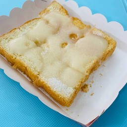 ขนมปังปิ้ง 2 แผ่น ราดนมน้ำตาล