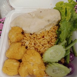 ข้าวคลุกน้ำพริกประตู 4