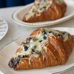 Truffle cheese croissant