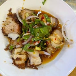 ยำหมูสามชั้นทอด ปลาร้า