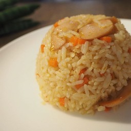 ข้าวผัดไส้กรอกซอส