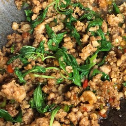 ข้าวราดกะเพราหมูสับ