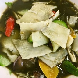 แกงหน่อไม้สด