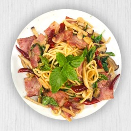 สปาเก็ตตี้พริกแห้ง เบคอน