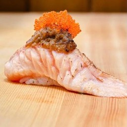 Salmon foiegras sushi