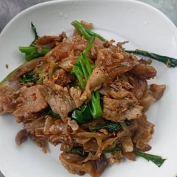 ราดหน้ายอดผักเอ็มไพร์ สาขาเทพารักษ์