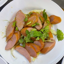 ยำใส้กรอก ซีฟู๊ด