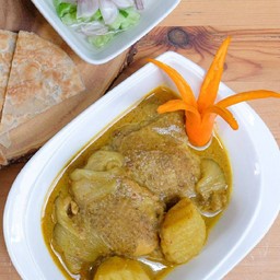 แกงกะหรี่ไก่ (ราดข้าว)