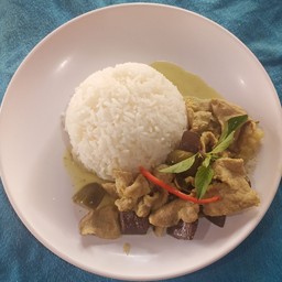 ข้าวราดแกงเขียวหวานหมู