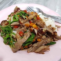 ข้าวเป็ดย่างผัดใบกะเพรา
