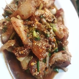 น้ำตกคอหมูย่าง