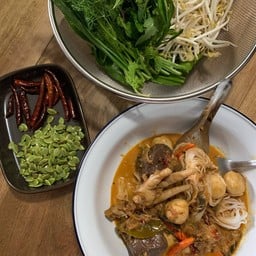 ขนมจีนน้ำยากะทิลาว (ปลาช่อน)