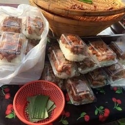 ข้าวเหนียวหมูทอดเจียงฮายอร่อยดี