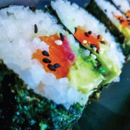 มากิแซลมอน อโวคาโด