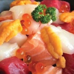 ข้าว Hiso มั้ย, แซลมอน, ไข่แซลมอน, ไข่หอยเม่น, ทูน่า