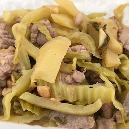 ผัดผักกาดดองสันคอหมู