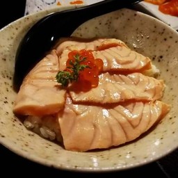 (608) ข้าวหน้าแซลมอนเบิร์น