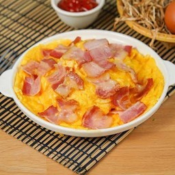 เก้าอี้สีฟ้า กะเพราพ่นไฟ