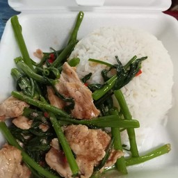 ผักบุ้งหมูชิ้น