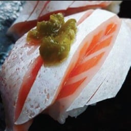 ซูชิท้องแซลมอน