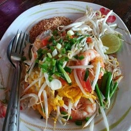 ผัดไทกุ้งสด