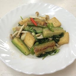 ผัดมะเขือยาว เต้าหู้แผ่น