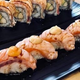 (123) ซูชิแซลมอนเบิร์น (คำละ)