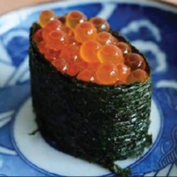 ซูชิไข่แซลมอน