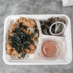 ข้าวไก่กรอบซอสกะเพรา