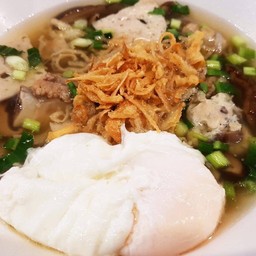 ก๋วยจั๊บญวน ใส่ไข่