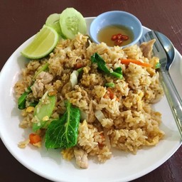 ข้าวผัดหมูชิ้น