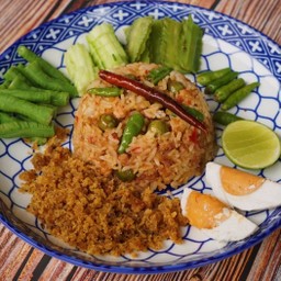 ข้าวผัดน้ำพริกลงเรือ