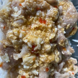 ข้าวราดผัดไข่หมูชิ้น