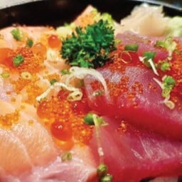 ข้าวหน้าแซลมอนทูน่า