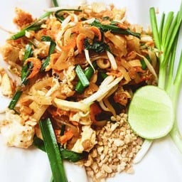 ฟินเวอร์ ผัดไทย หอยทอด (ตลาดพระเงิน)