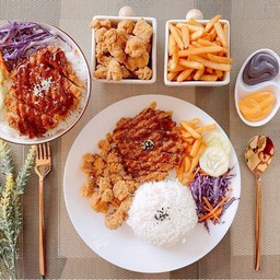 ข้าวหน้าไก่ทอด ชิกเก้นฮาฟ