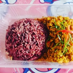 ข้าวไรซ์เบอรี่ ราดกับข้าว1อย่าง