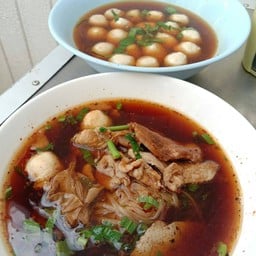 ก๋วยเตี๋ยวเรืออยุธยา หน้าวัดศรีสุดาราม