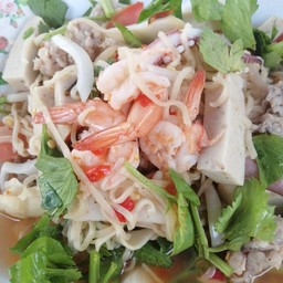 นิดายำเเซ่บ ลูกชิ้นทอด