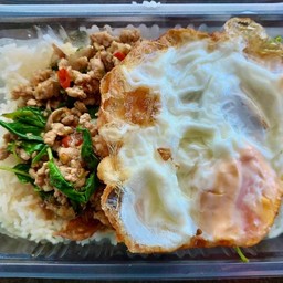 ข้าวผัดกะเพราหมู+ไข่ดาว