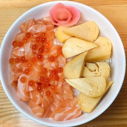 ข้าวหน้าแซลมอนอิคุระ+ไข่หวาน