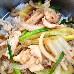 พริกหยวกไก่ราดข้าว