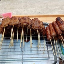 ป้าแอ๋ว ข้าวเหนียว หมูปิ้ง นมสด